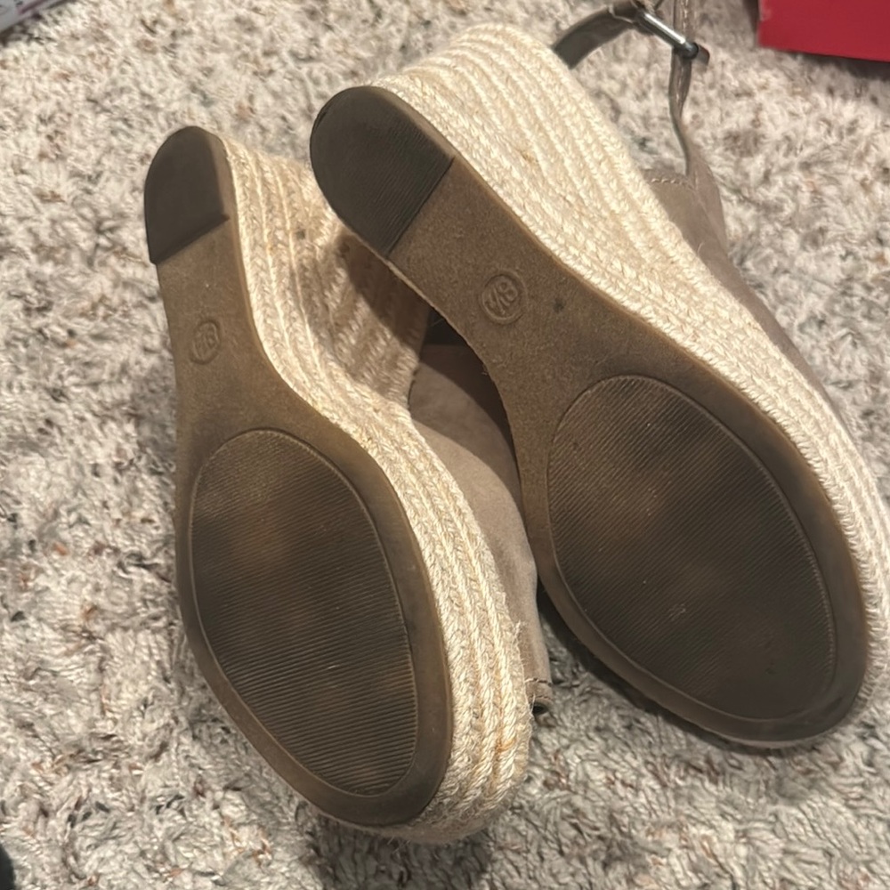 Universal Thread Tan Wedge Sandals - Picture 3 of 3